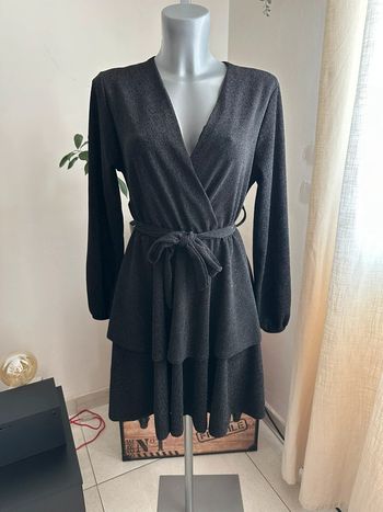 Robe noire brillante