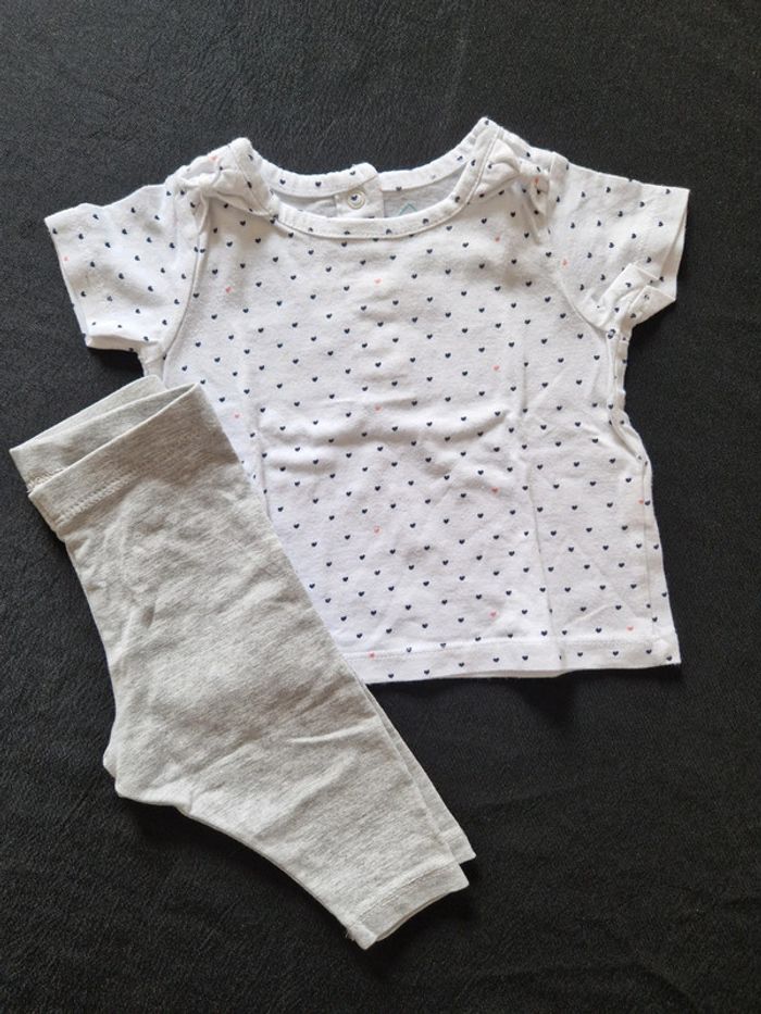 Legging et tee-shirt - photo numéro 2