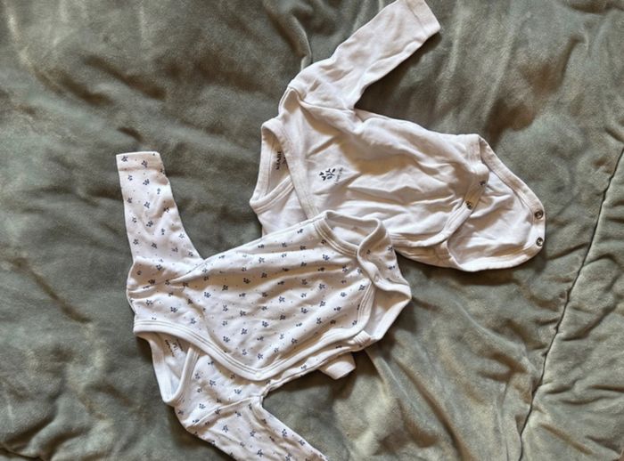 Lot de 2 bodys taille 1 mois