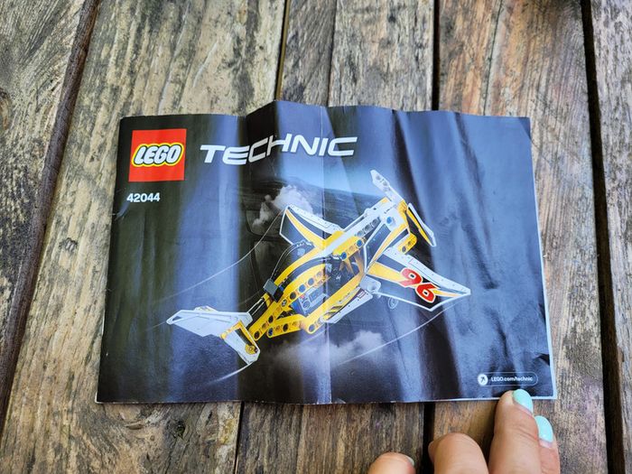 Lego technic 42044 L'avion de chasse 🛩 acrobatique, 2 modèles en 1 boîte, complet+boîte+notices - photo numéro 3