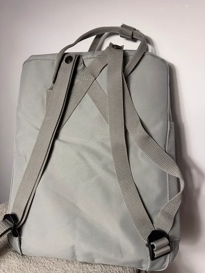 Sac à dos gris fjällraven. - photo numéro 4