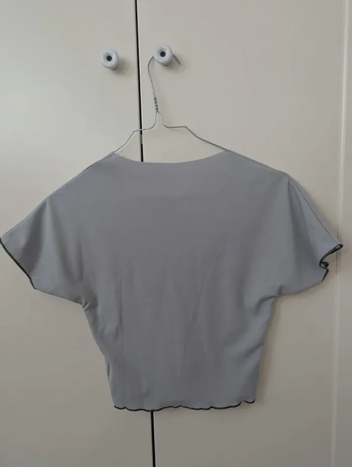 Crop top gris manches courtes liseré vert foncé taille S. 36 - photo numéro 3