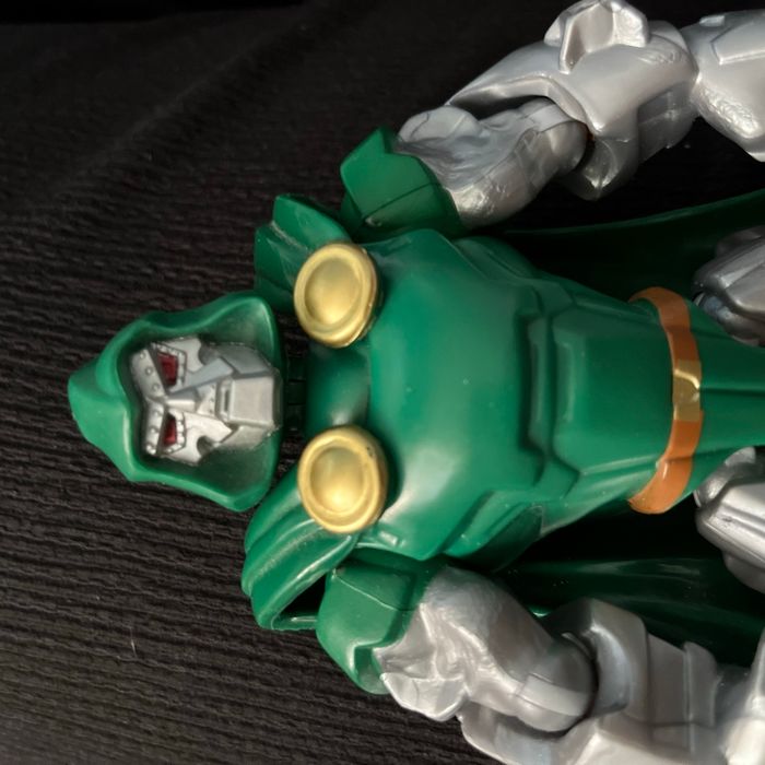 figurine Docteur Doom Marvel - photo numéro 3