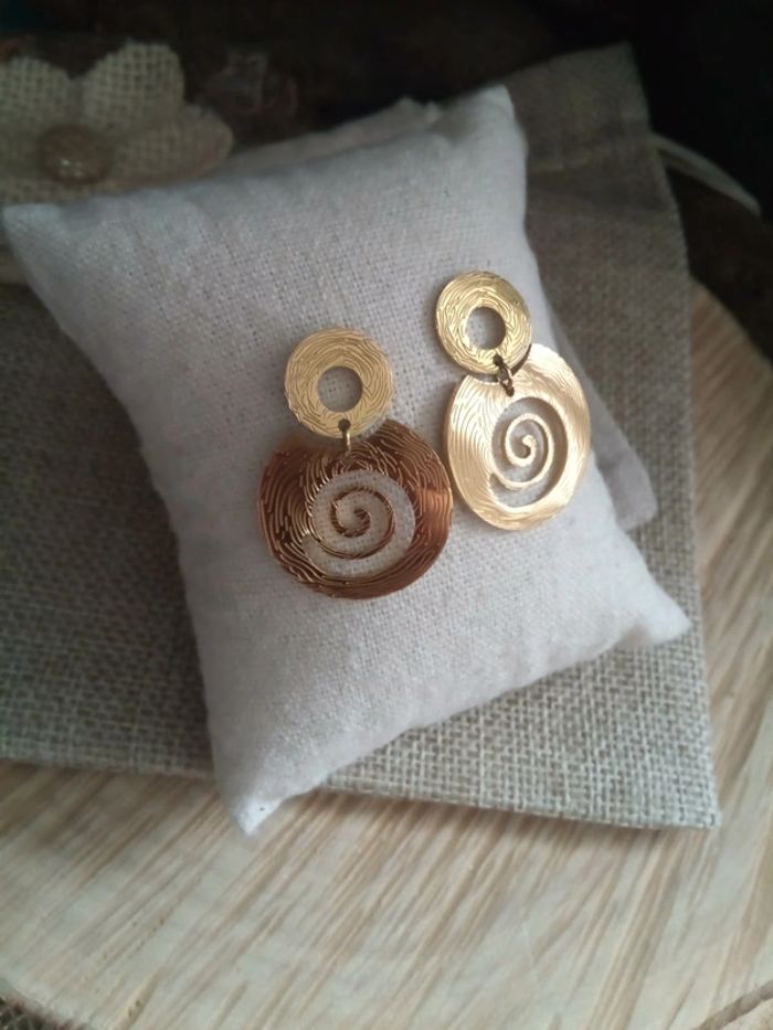 Boucles d'oreilles bohèmes spirale de la vie en acier inoxydable