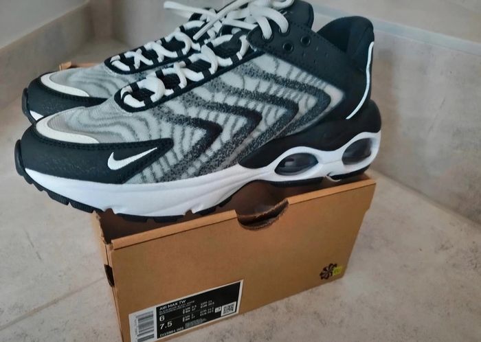 Basket Nike Air Max TW 38,5 Neuve - photo numéro 2