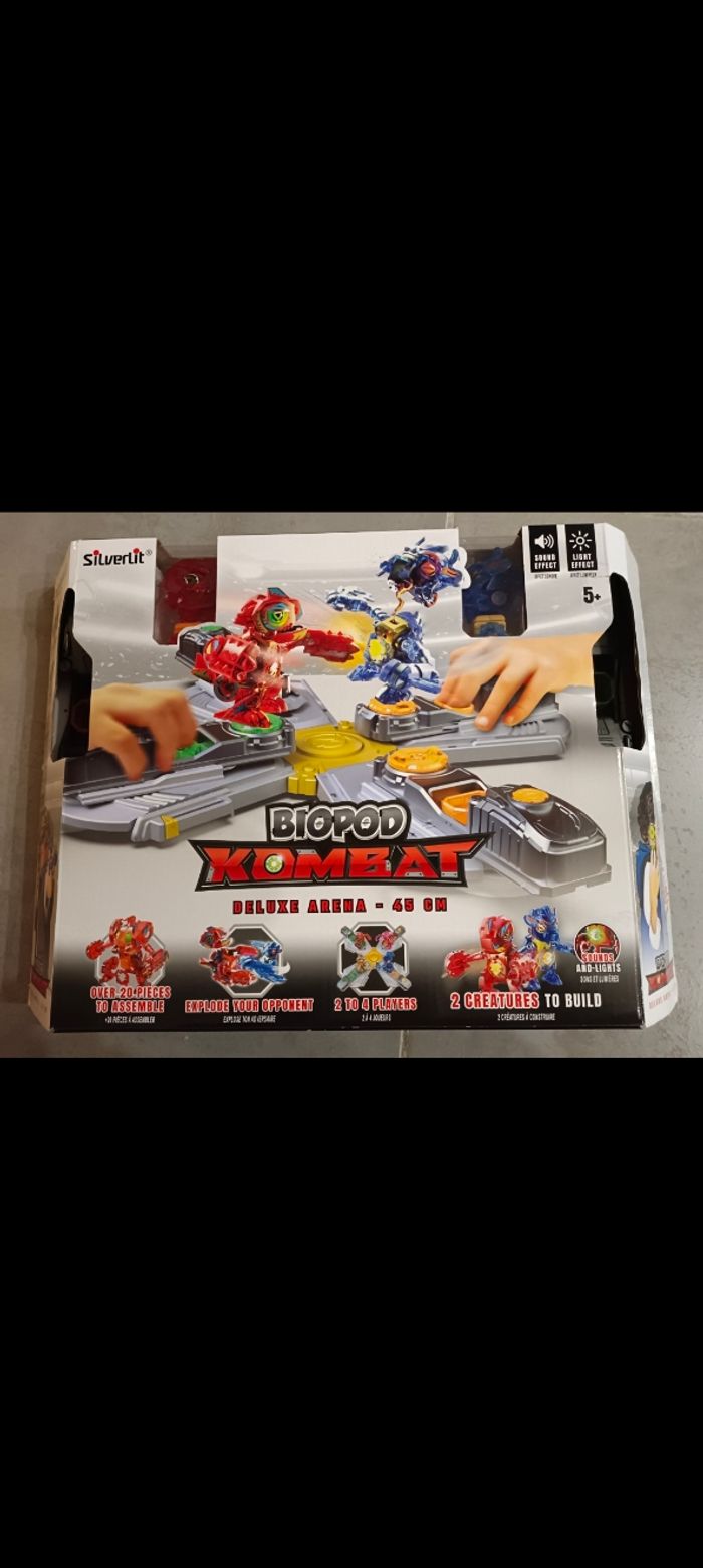 Biopod Kombat Deluxe et son arène Playset - YCOO