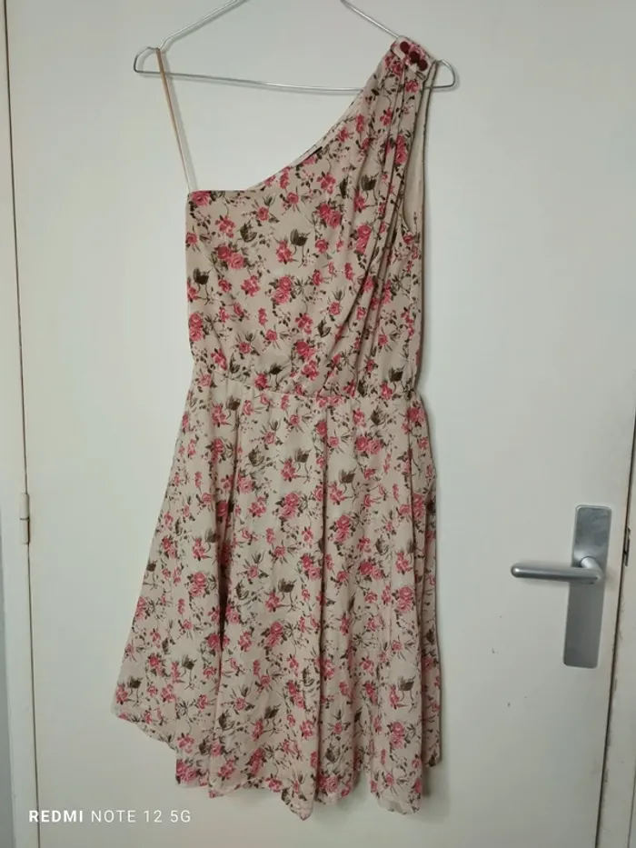 Jolie robe fleurie 1 épaule dénudé Mango taille XS