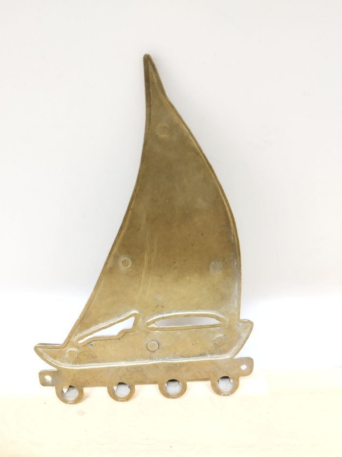 Accroche clé voilier en laiton
Hauteur : 19 cm
Largeur : 13 cm - photo numéro 2