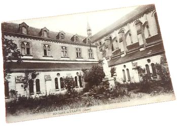 Carte postale ancienne Soligny-La-Trappe (Orne) Abbaye de la Grande-Trappe Le Jardin du Cloitre