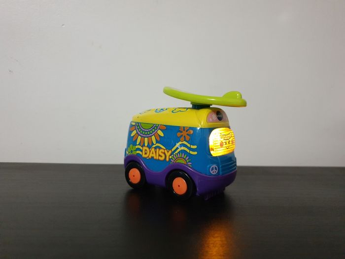 Tut tut bolide édition spéciale "Daisy, le van hippie bleu" VTech