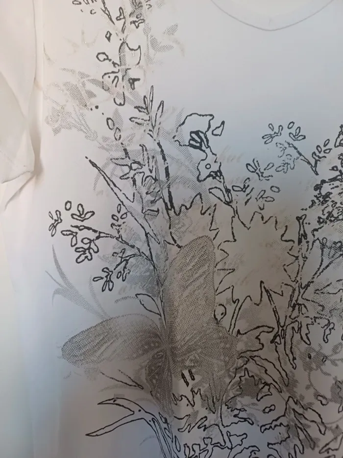 T-shirt motif papillons/ pailleté - photo numéro 3