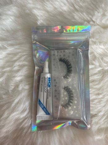 Faux cils + colle + goupillon