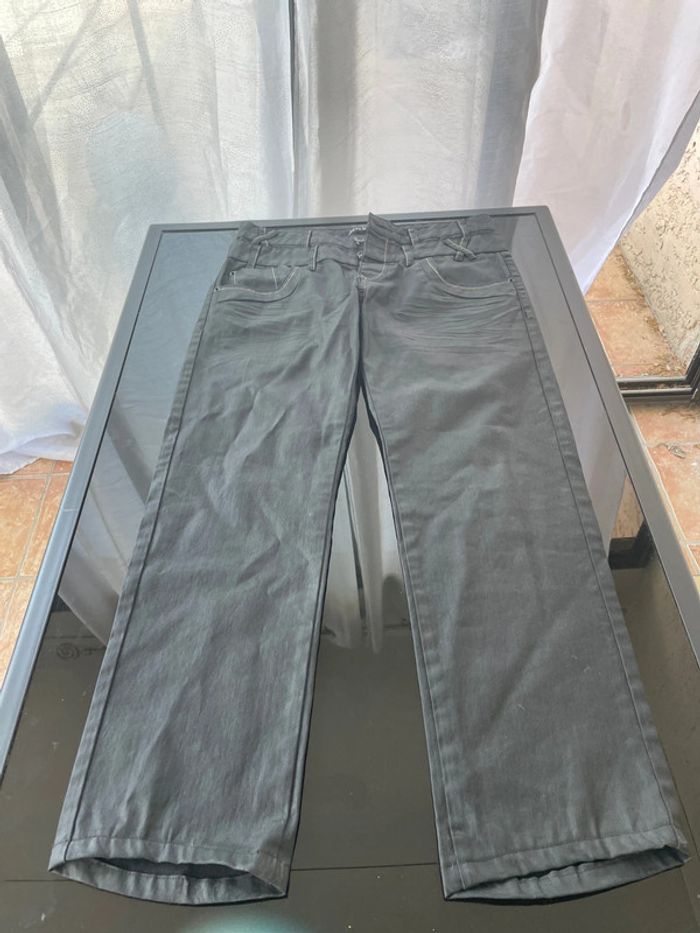 Pantalon homme de la marque Jaylviq jean en taille 40
