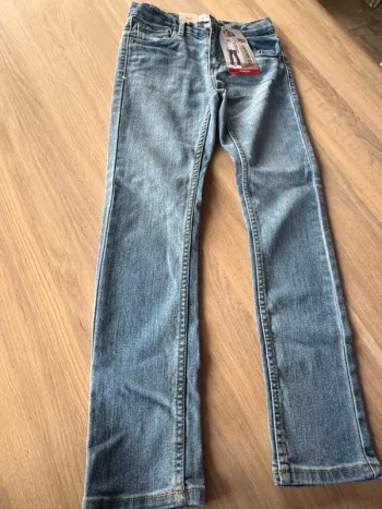 Jean Lévis neuf taille 8 ans