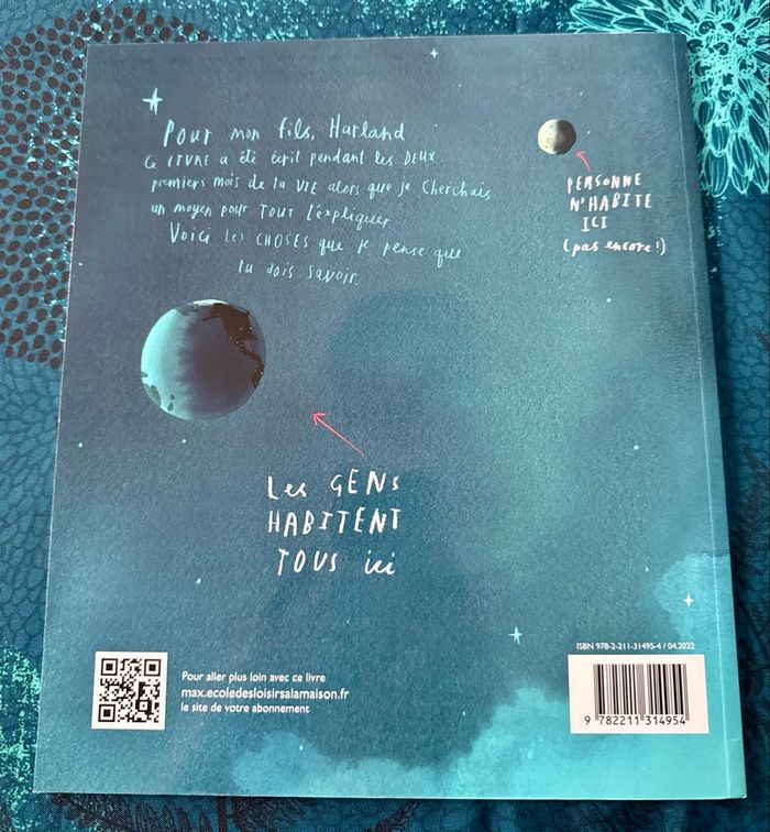 Livre Nous sommes là « École des loisirs » - photo numéro 2