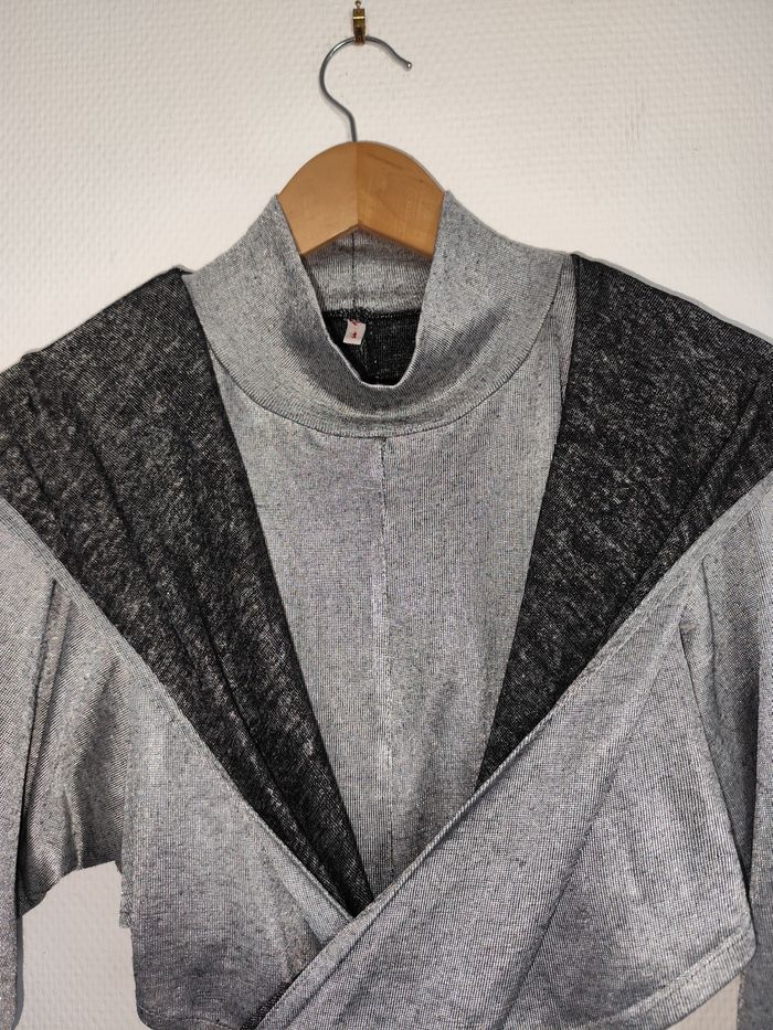 Robe argentée acier modele cache coeur à capuche taille 1 - photo numéro 3
