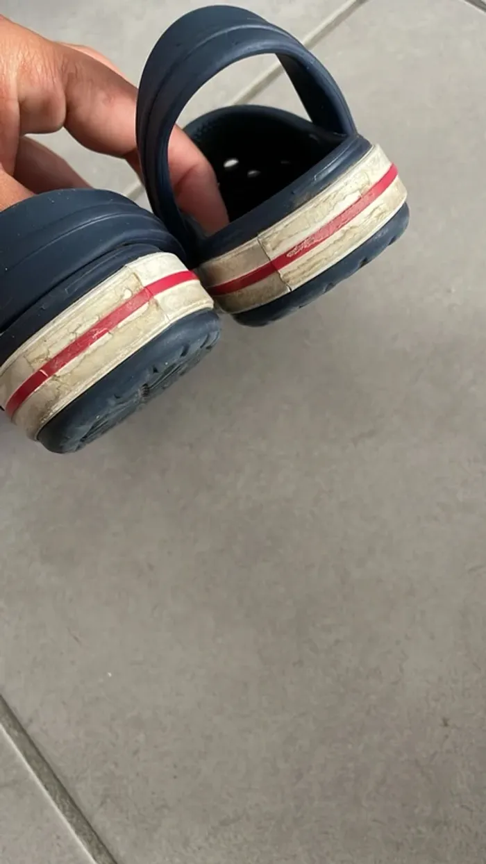 crocs enfant bleu marine – pointure C5 – bon état - photo numéro 4