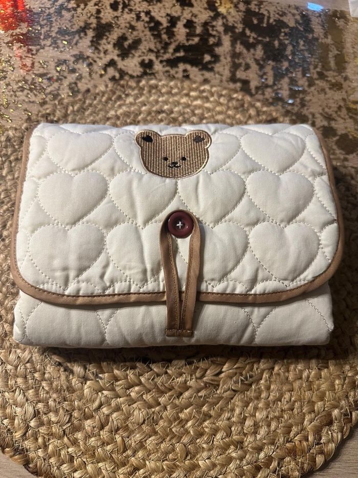 🧸 Matelas à langer nomade – Motif cœurs & petit ourson - photo numéro 2