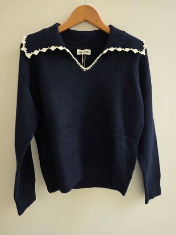 Pull bleu marine in april 1986