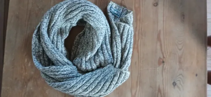 Écharpe longue en laine