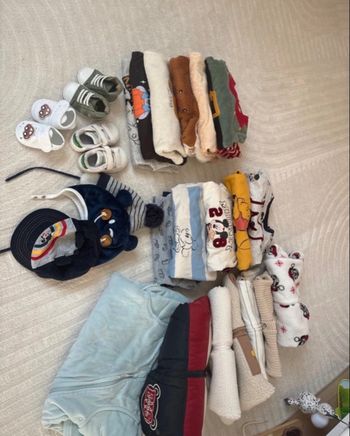 Lot 31 vêtements bébé 12 mois 