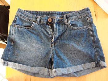Short en jean taille 32 en très bon état