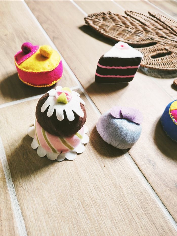 🧁Dinette lot de gâteaux patisseries en tissu- peluche - photo numéro 2