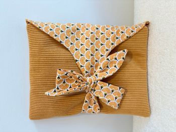 Pochette à livre ou liseuse couleur Moutarde