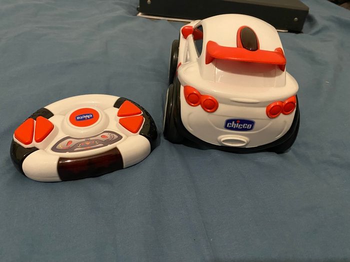 Voiture télécommandée - photo numéro 2