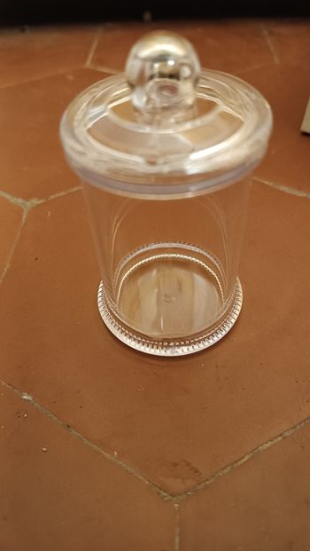 Petit contenant ( dragées ou autre)