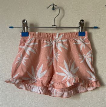 short volanté motif fleuri 