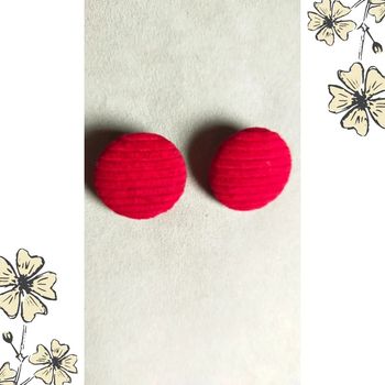 Boucles d’oreilles vintage à clip – Tissu rouge texturé