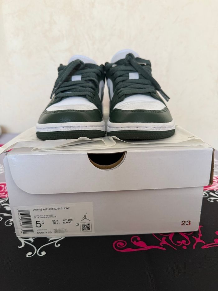 Baskets Nike Air Jordan 1 Low blanc/jade galactique - photo numéro 4
