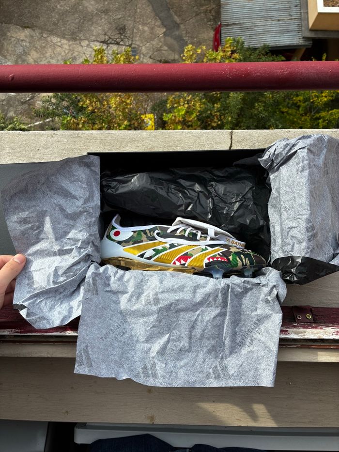 Crampons Adidas x Bape Predator - Taille 44 - Neufs - photo numéro 9