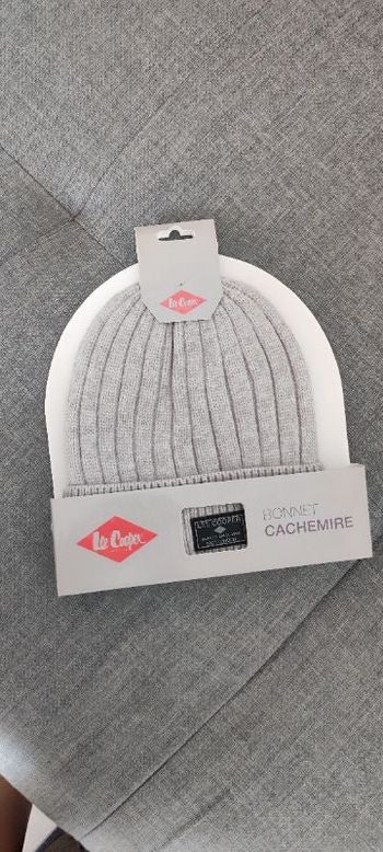Bonnet cachemire NEUF