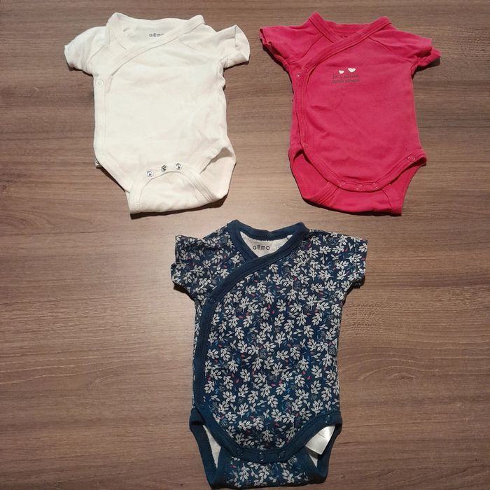 Lot 3 bodies manches courtes