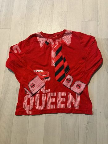 T-shirt rouge cars 4 ans manches longues très bon état