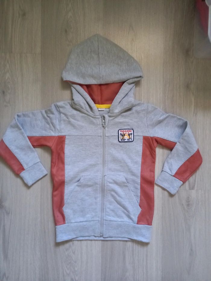 Gilet à capuche sweat 5/6 ans