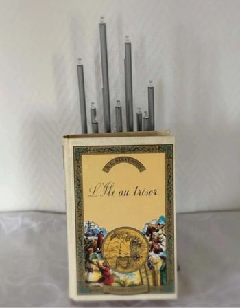 •  Livre ~  L’île  au trésor •