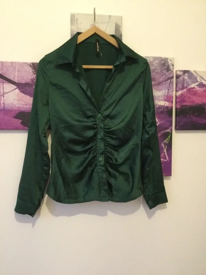Chemisier satiné vert état neuf T 38-40