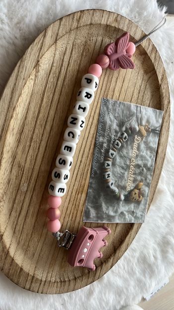 Attache tétine couronne