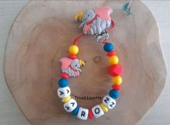 Attache tétine dumbo