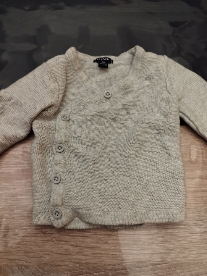 Lot 9 gilets 1 mois - photo numéro 2