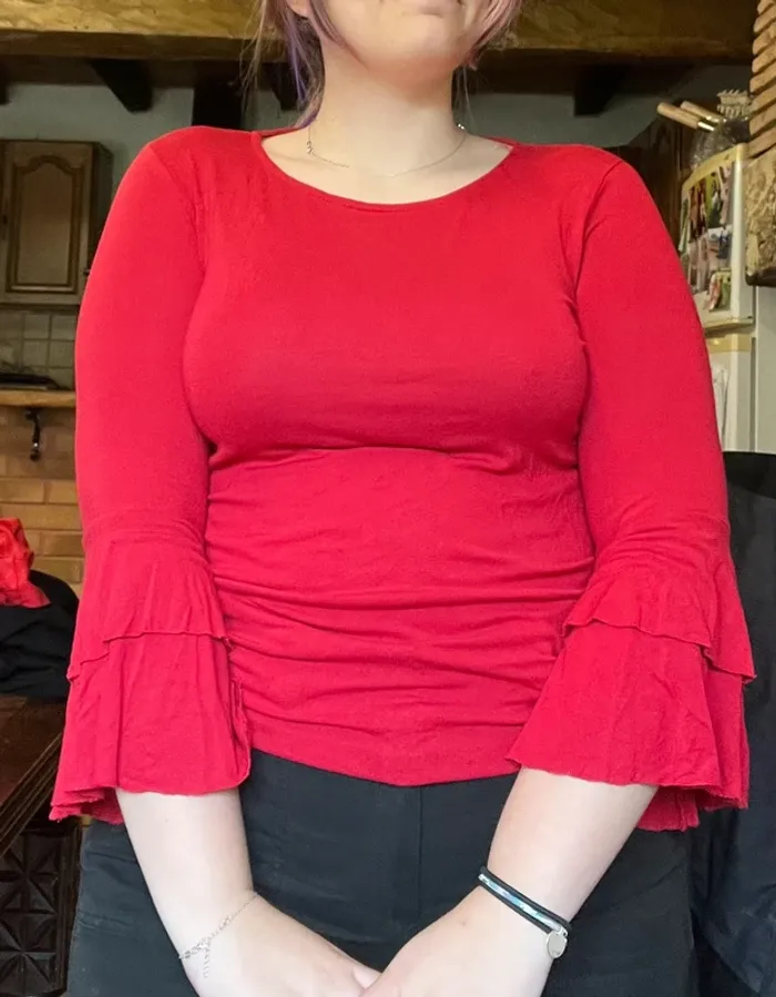Haut rouge manche trois quart