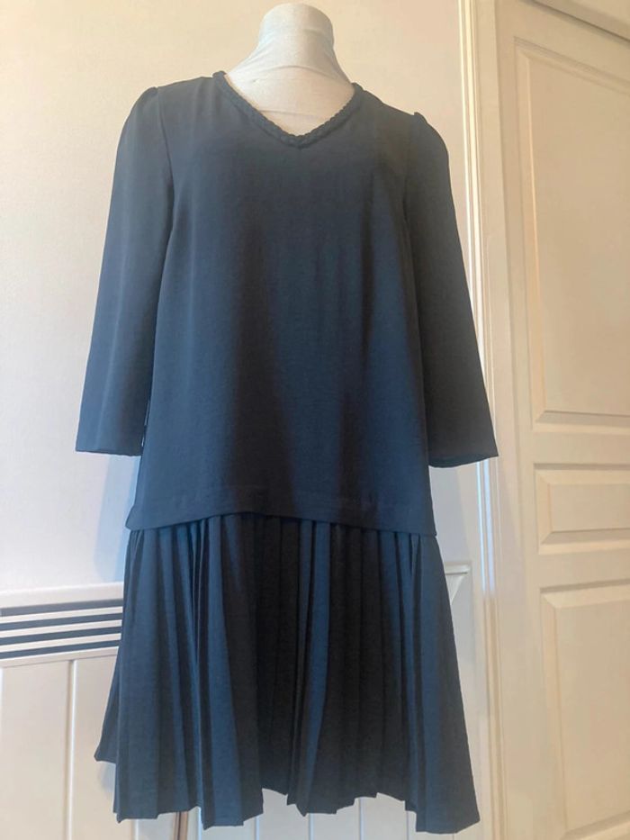 Robe noire plissée