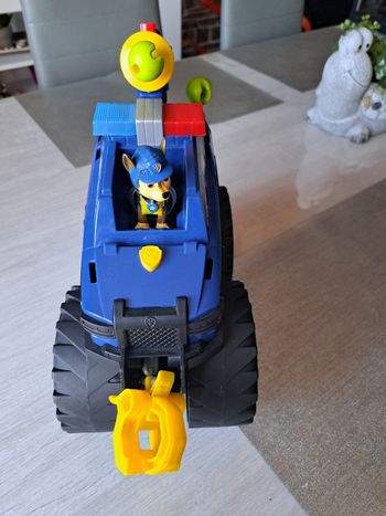 Véhicule Tout-Terrain terrain pat patrouille