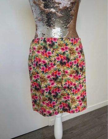 jupe naf naf 36 peu porté  motifs fleurs tropicales 