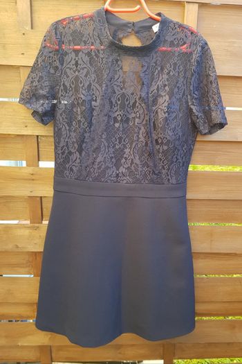 Robe marine à dentelle