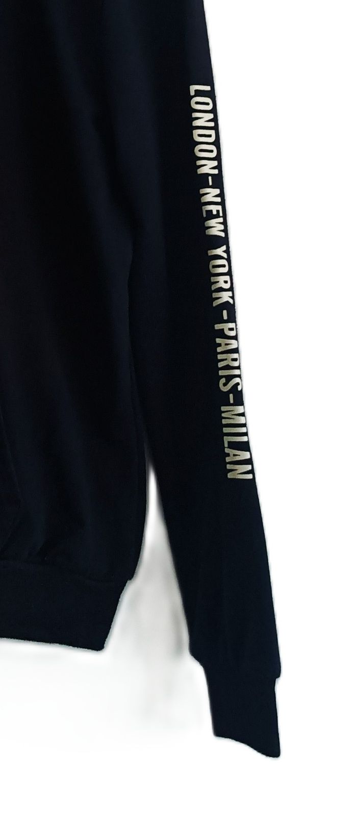 Sweat noir a capuche decor roses rouges. CC Collection. Taille 38 / 40. - photo numéro 4