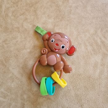 Hochet singe à accrocher